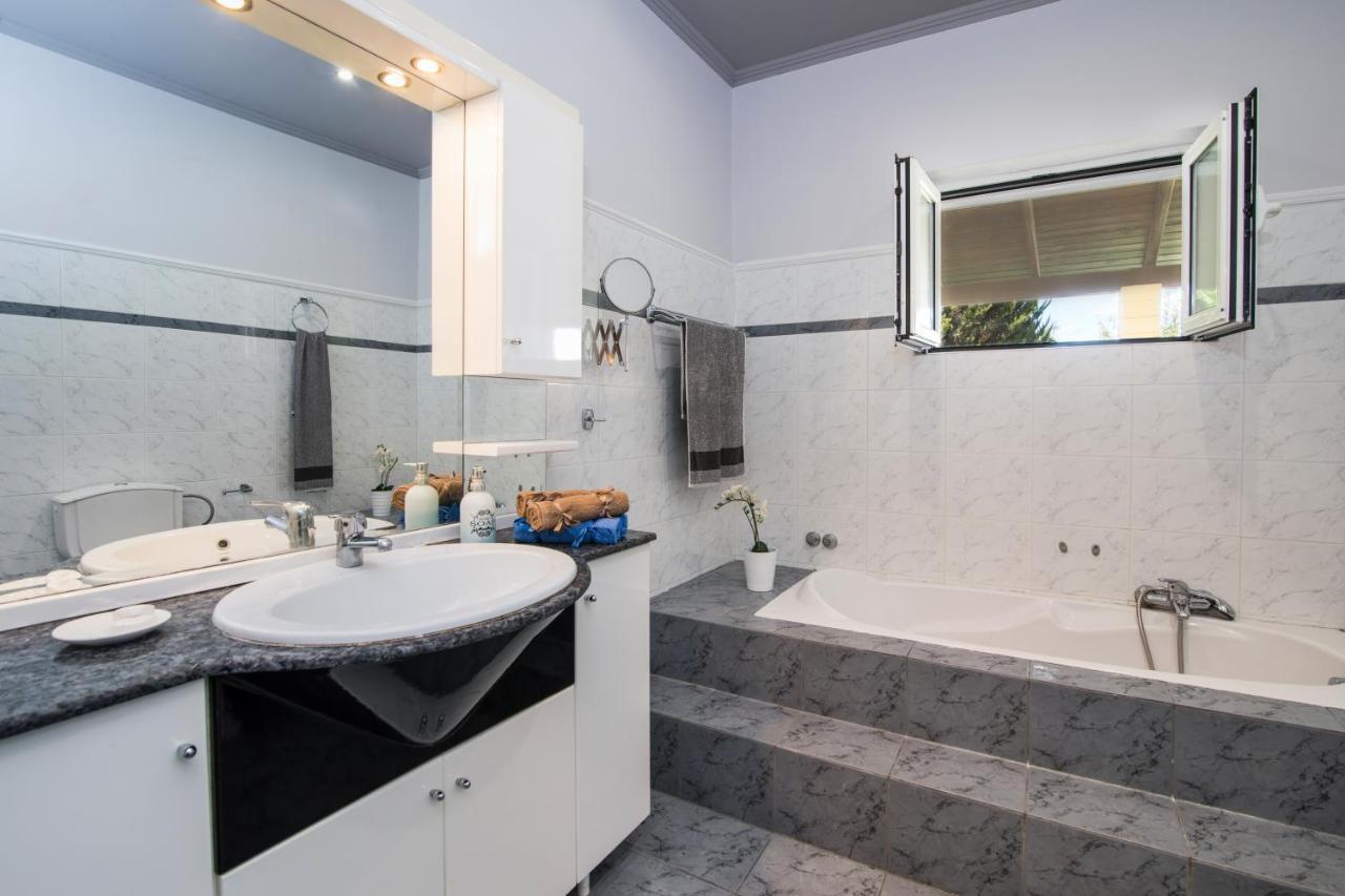 페라마 Sea View Estate Helios 빌라 외부 사진