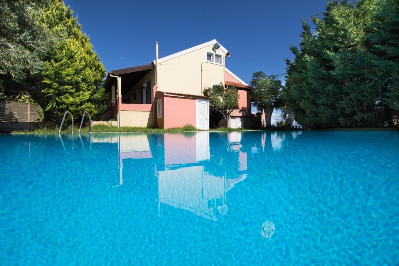 페라마 Sea View Estate Helios 빌라 외부 사진